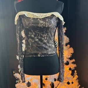 Motel off shoulder lace top lg